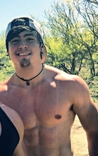 Siempre sonriente y con actitud positiva.