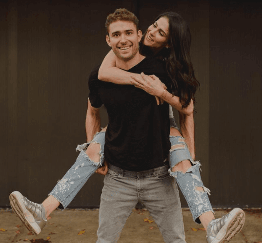 En el aspecto amoroso 
<b>Eva Cedeño </b>tiene una relación con
<b> Pablo Castillo</b>, hermano de la actriz
<b> Fernanda Castillo. </b>
<br>