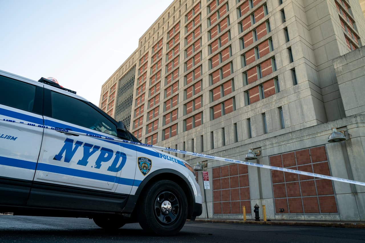 Exterior del Centro Metropolitano de Detención de Brooklyn, en Nueva York.