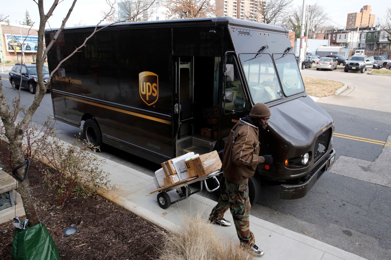 Arrestan a empleados de UPS en EEUU por “tráfico masivo de drogas” desde México