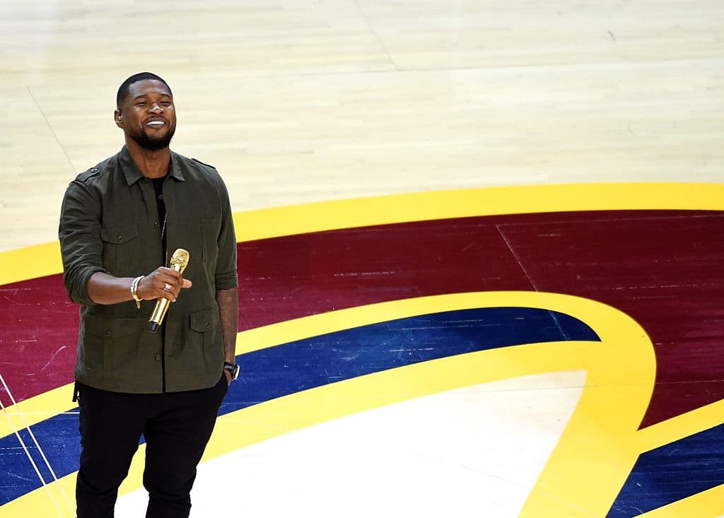 Usher también participó en una compra grupal del equipo de la NBA de Cleveland en 2005 por $ 375 millones.