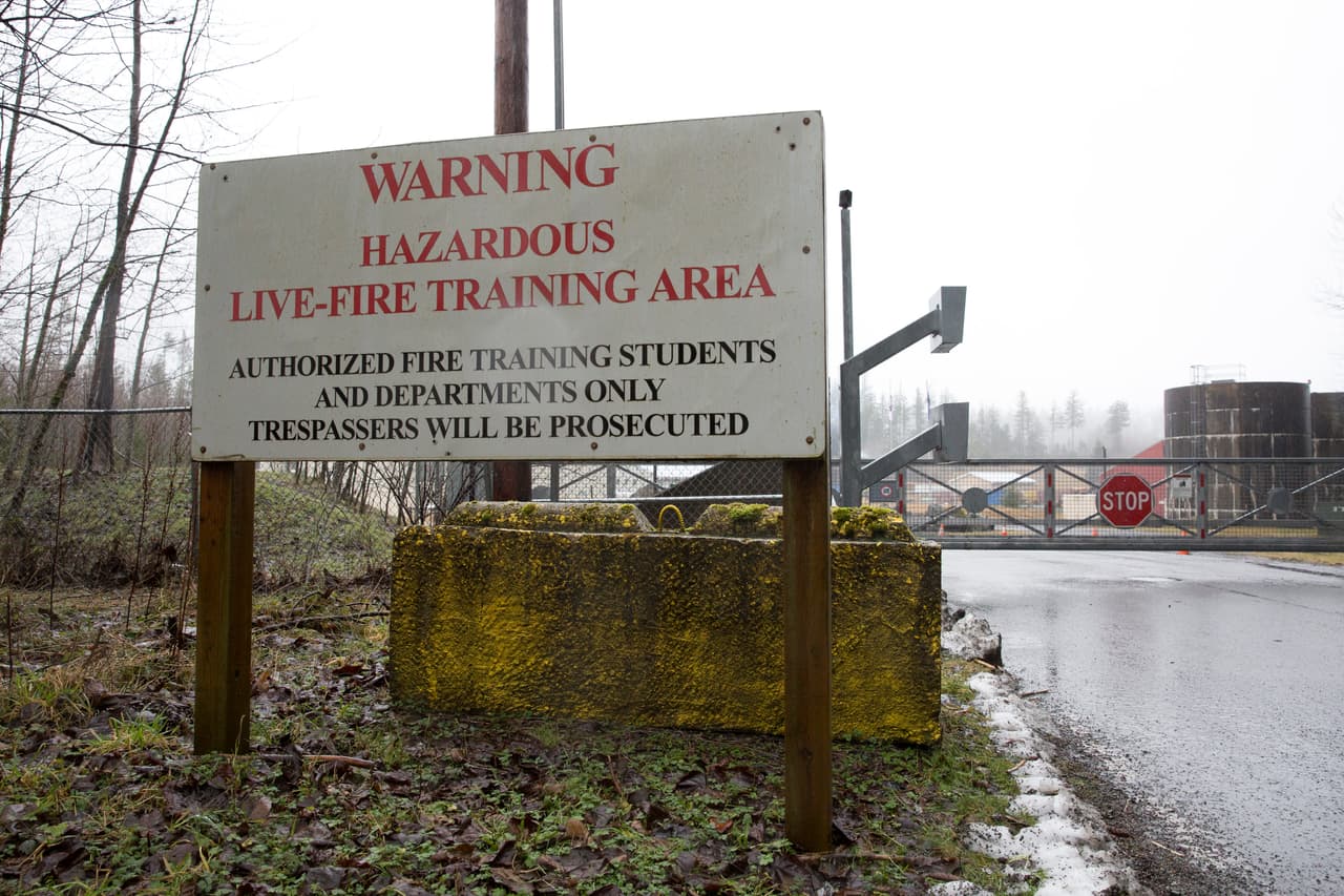 La entrada de la academia de bomberos del estado de Washington. El grupo que está en Riverside fue el primero que fue puesto bajo cuarentena en Estados Unidos por la nueva cepa de coronavirus que ha enfermado a más de 20,000 personas y matado a más de 500, casi todas en China.