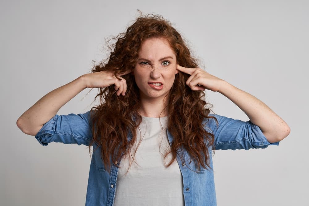 Sé muy precavido y no dejes que sean otros los que te dirijan, haz tú las cosas como tú quieras, siempre y cuando las hagas de forma muy concreta. No te conviene escuchar todas las opiniones, esto te causaría una seria confusión. Lo que vayas a hacer hoy, guárdalo para ti y verás que dará resultados. 
<br>