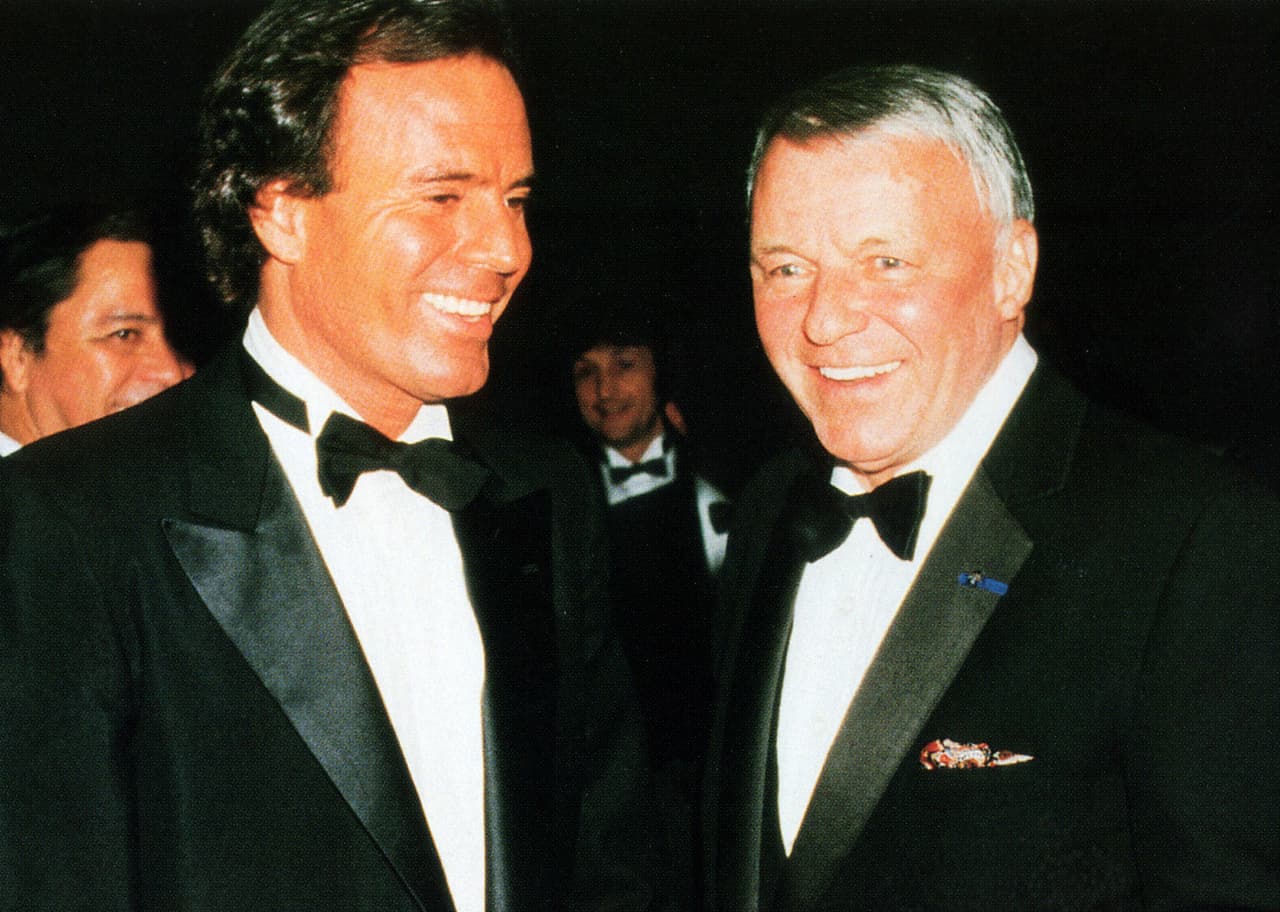 Ha colaborado con grandes artistas como Frank Sinatra, Plácido Domingo y Alejandro Fernández.