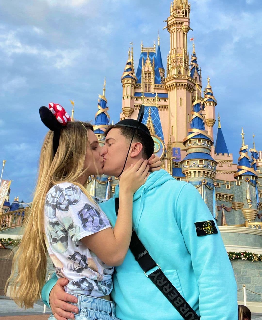 Los cantantes sellaron su amor frente al altar el 4 de marzo de 2023.
<br>