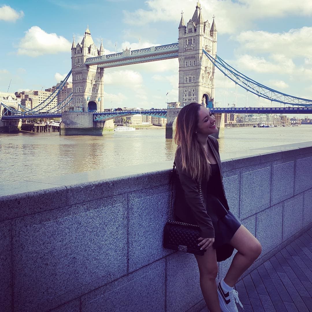 La actriz fue quien 
<b><a href="https://www.univision.com/famosos/sherlyn-confirma-que-esta-soltera-y-sin-compromiso-mientras-que-jose-luis-sigue-esperanzado-fotos">confirmó que estaba soltera y sin compromisos</a></b> mientras se especulaba que su relación había terminado a causa de una infidelidad.