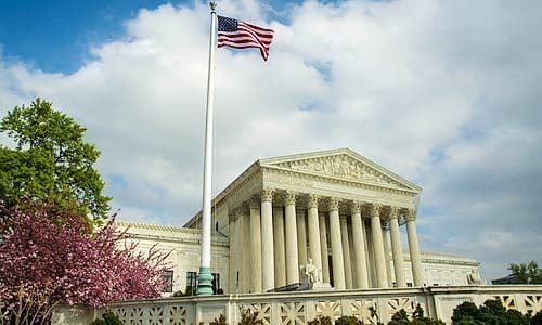 Junio 28- La Corte Suprema de Justicia declara constitucional la Reforma de Salud del Presidente Barack Obama. El máximo tribunal desestimó una demanda que solicitó su anulación.