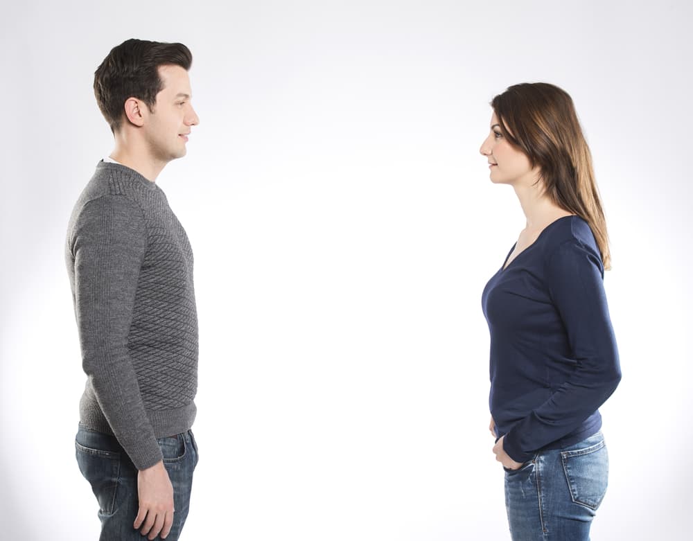 4. 
<b>Imagina que la otra persona está parada en frente tuyo.</b>