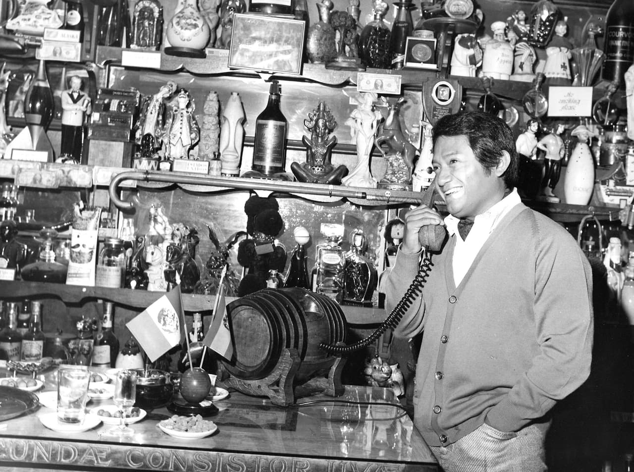 El nacido en Mérida, Yucatán en 1935, compuso su primera canción, ‘Nunca en el mundo’, a los 15 años. La canción ha tenido 21 versiones en diferentes idiomas.