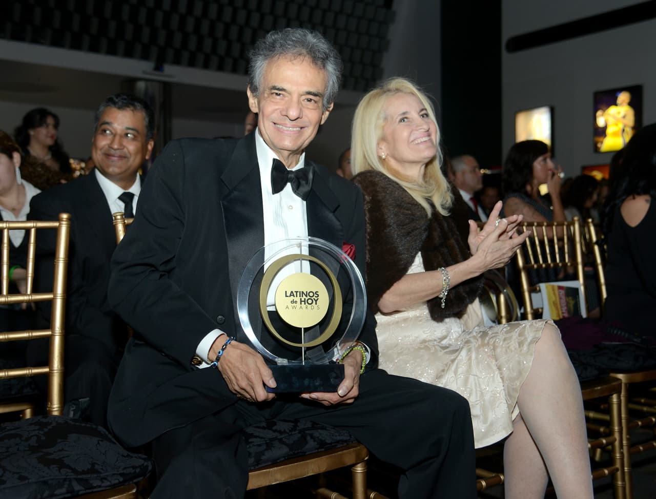 José José fue galardonado con el 
<i>Special Achievement in Music</i> durante los Premios Hoy en 2013.