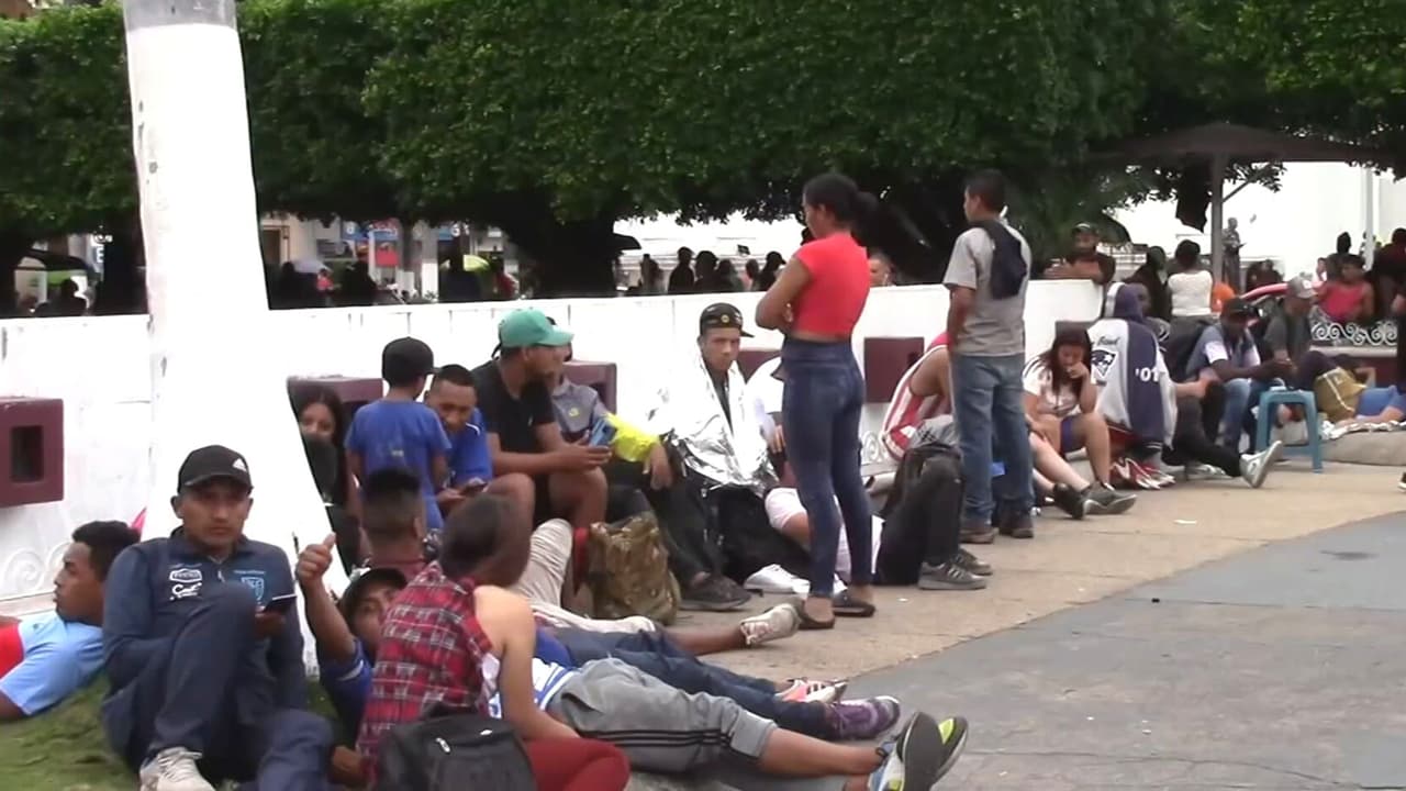 Autoridades mexicanas disuelven dos caravanas y detienen a 300 migrantes