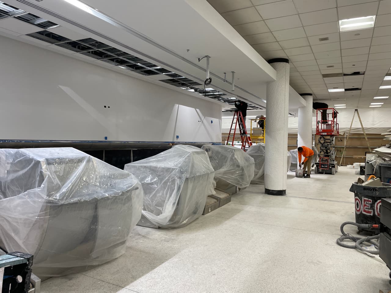 Trabajos de reparación en el aeropuerto internacional de Miami