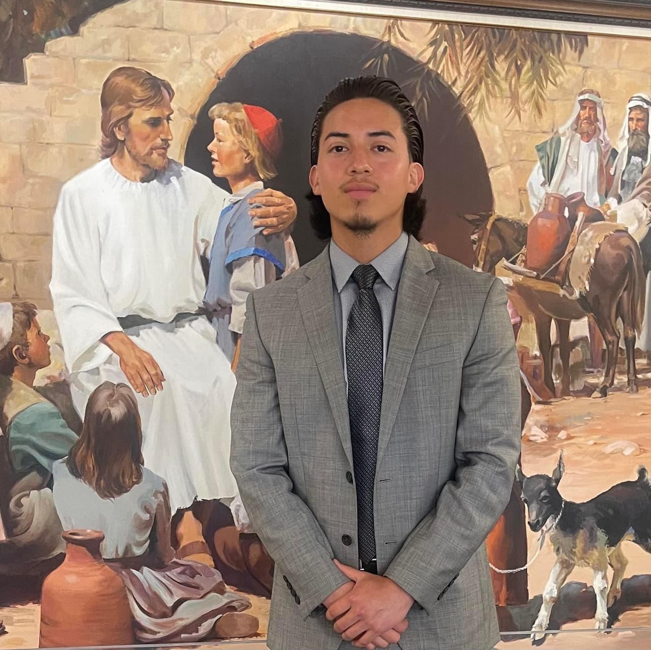 Cuando entró a la habitación de ambos, su padre despertó en medio de la oscuridad y se abalanzó sobre él. En ese momento abrió fuego. Al prender la luz, vio a su padre agonizando tendido en el suelo y se dio cuenta que su madrastra había resultado herida también, según el testimonio del presunto homicida.
<br>
<br>"No tenía ninguna intención de matarla a ella", indicó el joven a KTVU.