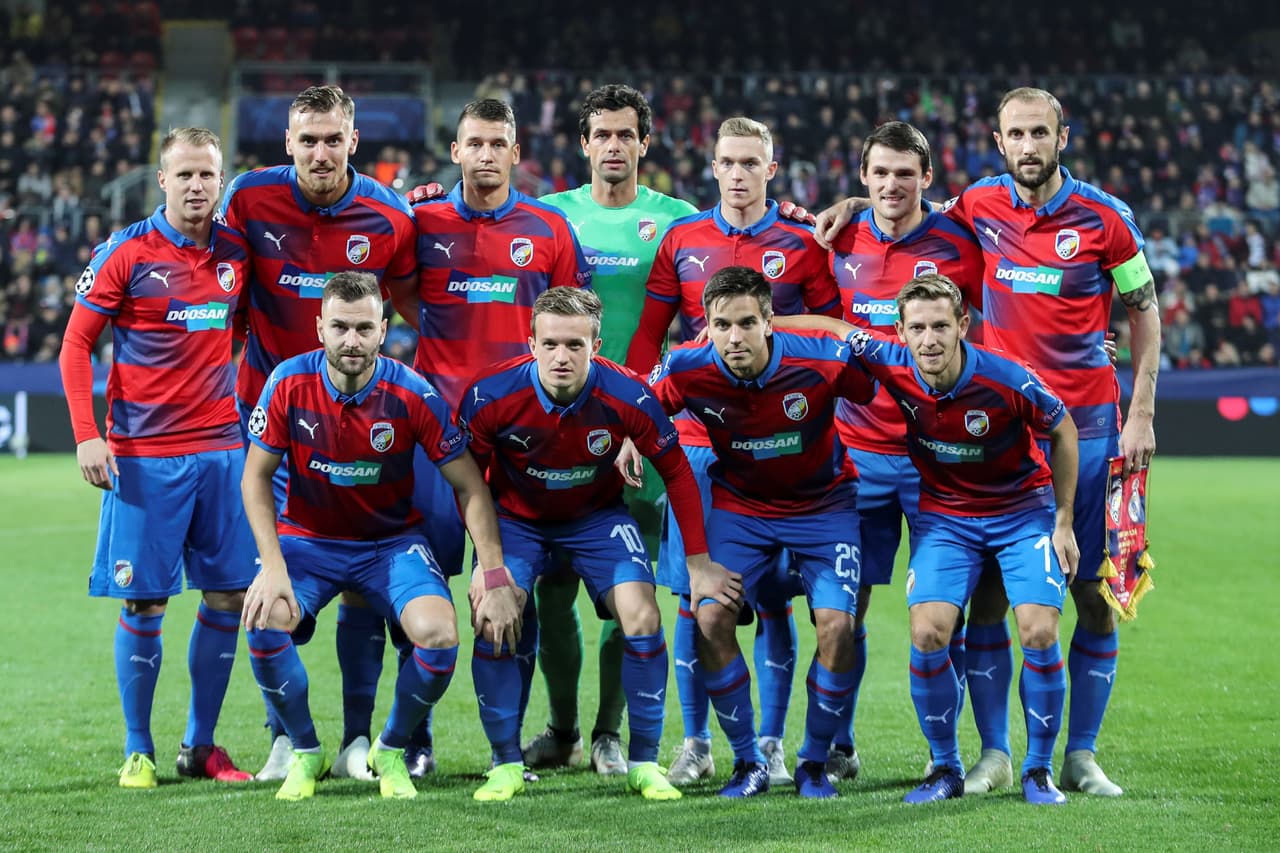 La escuadra local formó con Hruska, Limbersky, Hubnik, Hejda, Reznik, Chory, Hrosovsky, Cermak, Prochazka, Havel y Kopic.