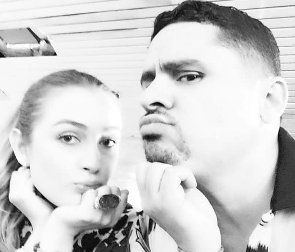 "Yo creo que sí fue amor a primera vista, porque si lo miré, me gustó y luego lo busqué por MySpace, algo me gustó de él", confesó Kenia.