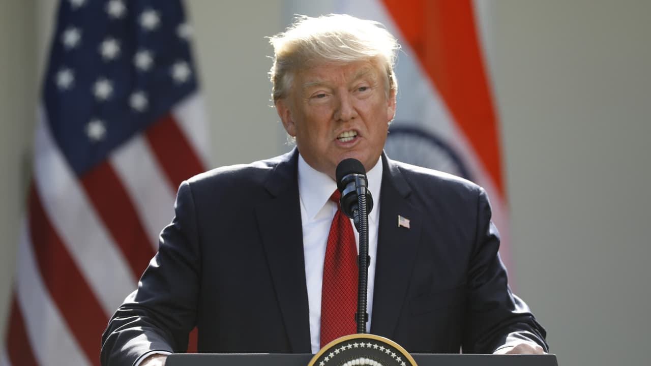 Se espera que miles marchen este domingo en el centro de Los Ángeles para pedir la destitución del presidente Donald Trump