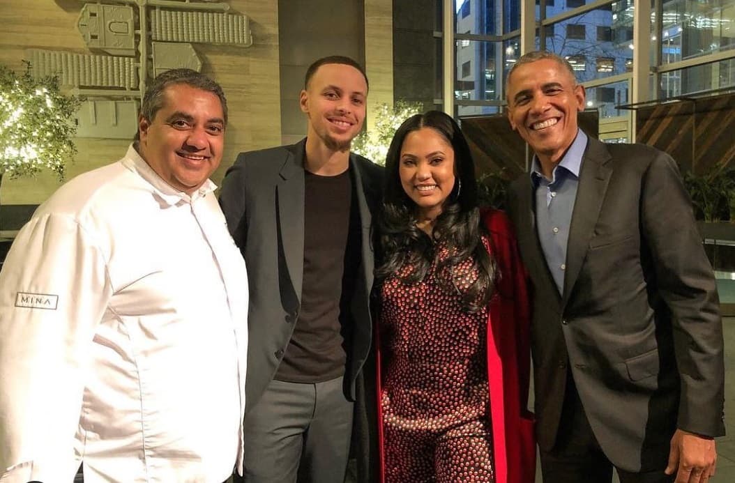 Expresidente Obama cena en San Francisco con Steph Curry