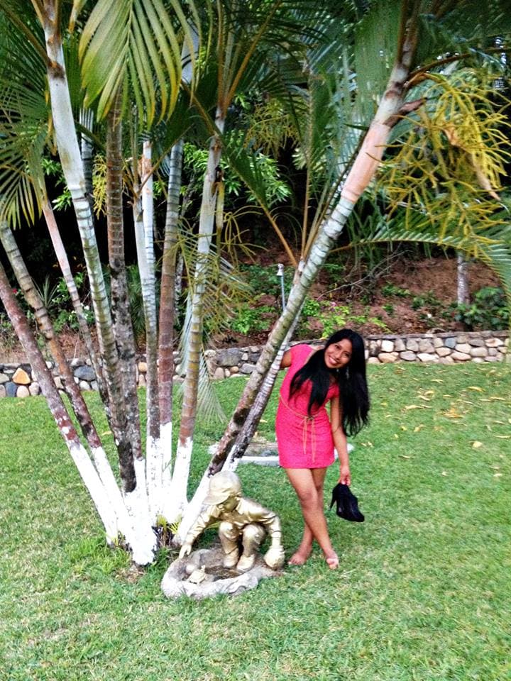 En
<b><a href="https://www.facebook.com/YalitzaAparicio/">su cuenta personal de Facebook</a></b>, Yalitza Aparicio confesó que los vestidos y tacones no eran algo que le agradara usar.