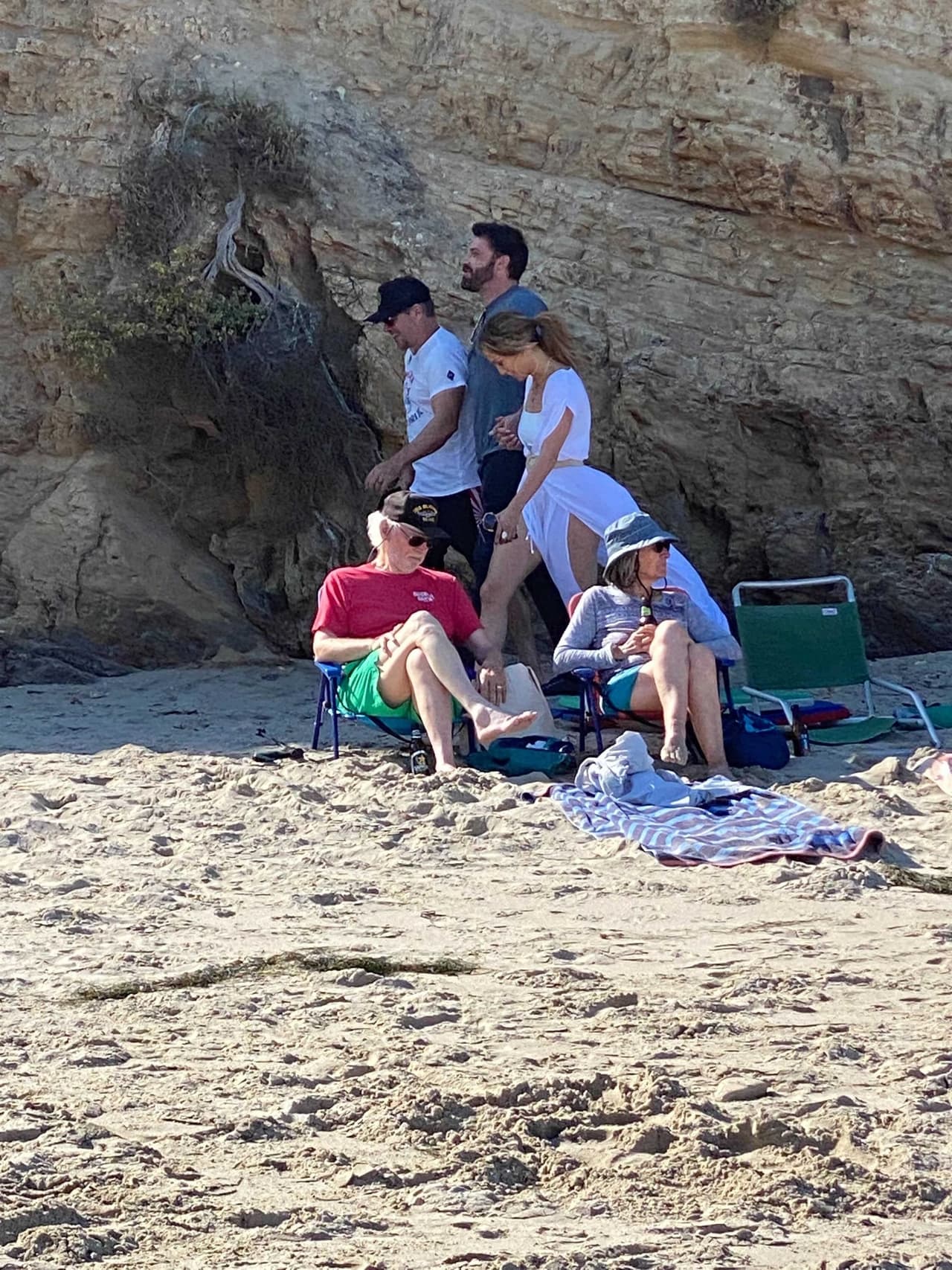 El actor de 'Argo' y la cantante comenzaron a ser vistos de nueva cuenta a finales de abril pasado tras sus 
<b><a href="https://www.univision.com/famosos/jennifer-lopez-y-alex-rodriguez-anillo-de-compromiso-fotos" target="_blank">respectivas separaciones </a></b>de Ana de Armas y Alex Rodríguez. 
<br>