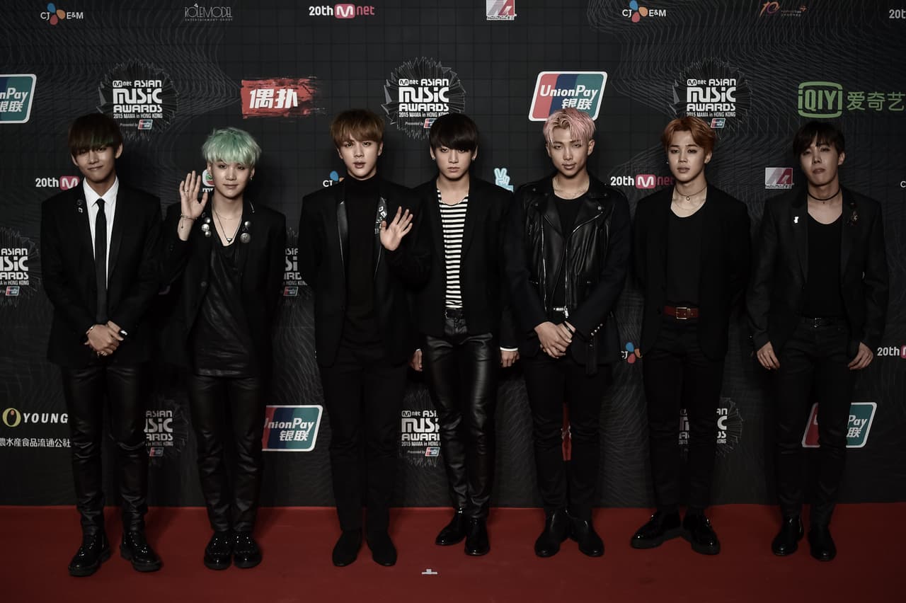 De acuerdo con ‘Infobae’ en junio de 2022, cuando era pequeño, V tuvo el sueño de convertirse en artista y consiguió integrarse a la agrupación tras acompañar a un amigo a realizar su audición.