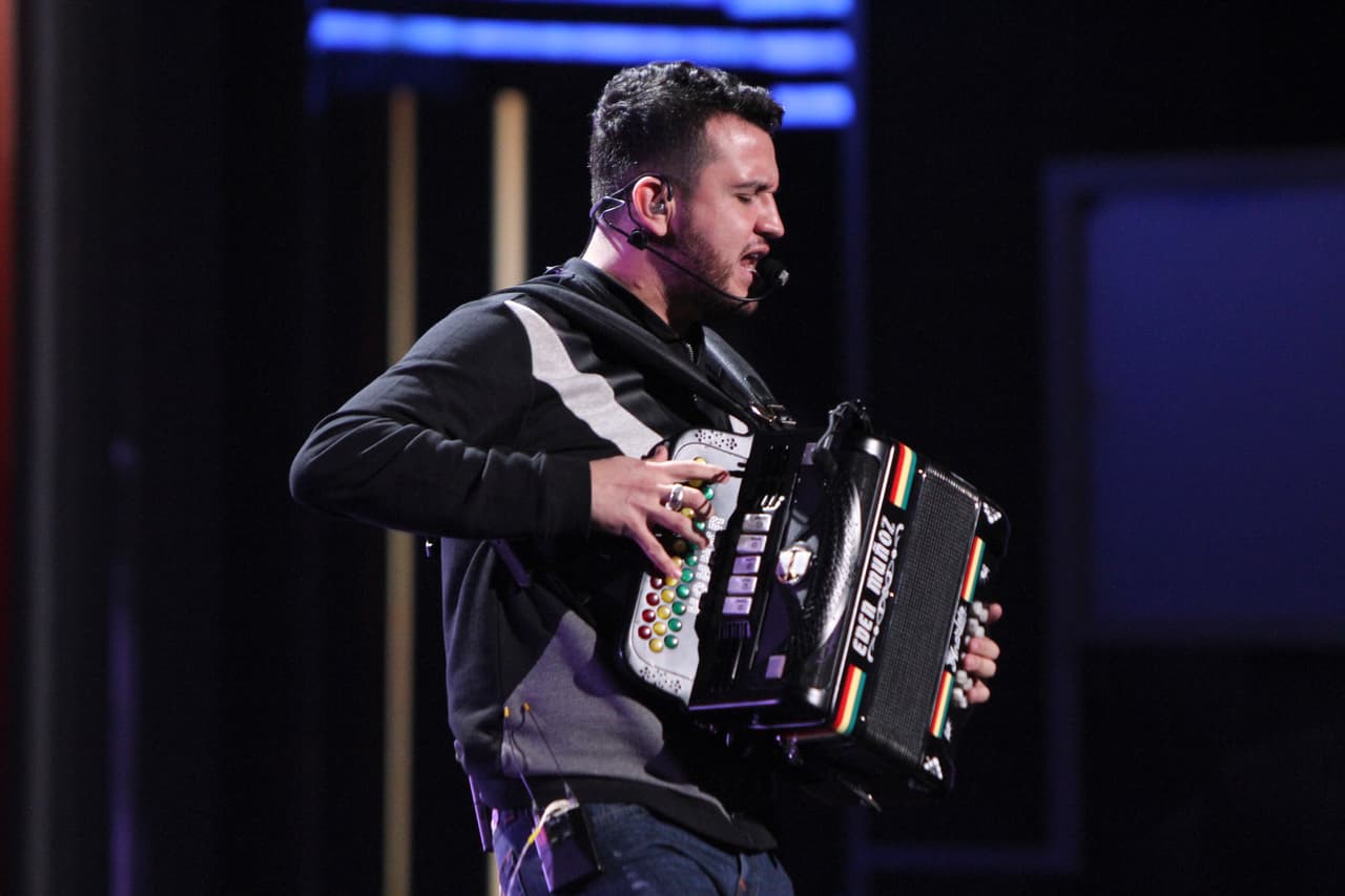 Por su parte Edén Muñoz, el vocalista de Calibre 50, aparece en la categoría de Mejor Canción Regional Mexicana, por su tema: 'El Corrido de Juanito'.