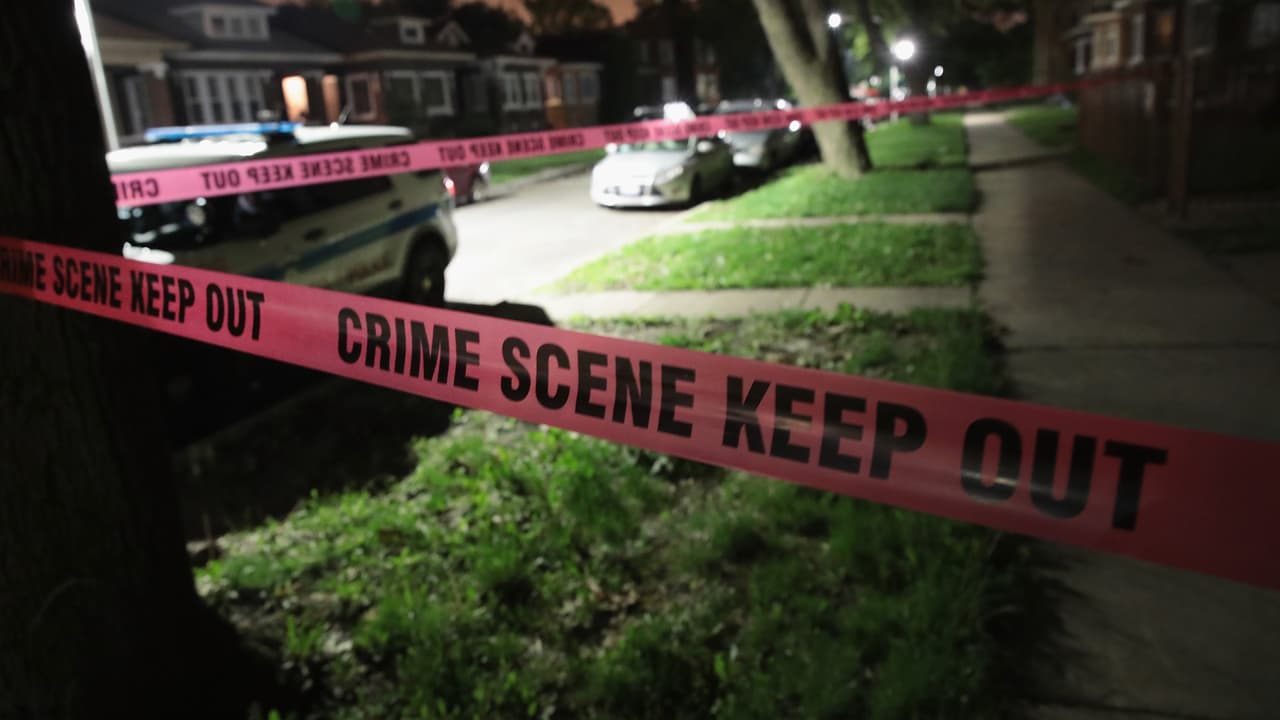 Un pescador resultó gravemente herido tras recibir un balazo en Albany Park 
