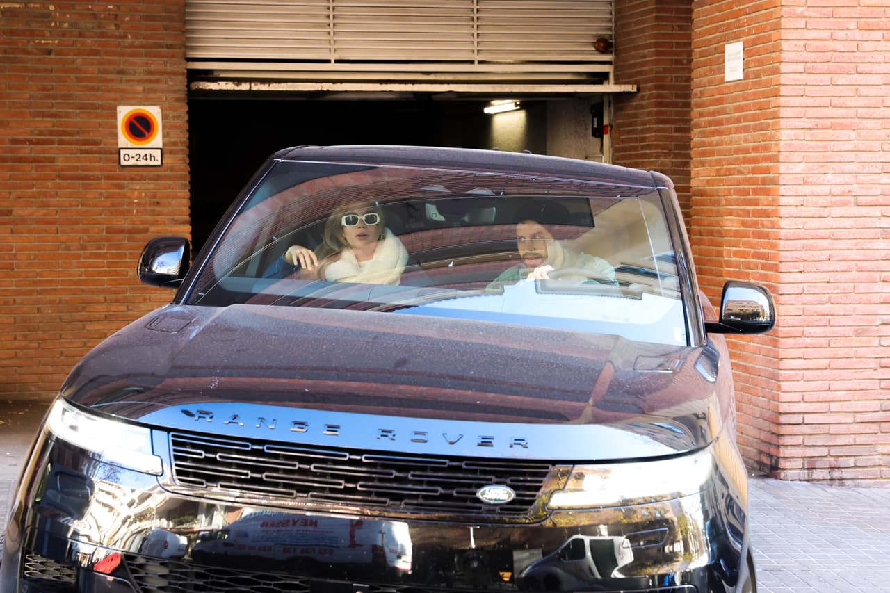 De acuerdo con Laura Fa, titular del podcast 'Mamarazzis', 
<a href="https://www.univision.com/famosos/shakira-pique-clara-chia-hijos-desaparece">Gerard y su novia están viviendo juntos</a>, ya que quieren "pasar el máximo de tiempo el uno al lado del otro". 
<br>