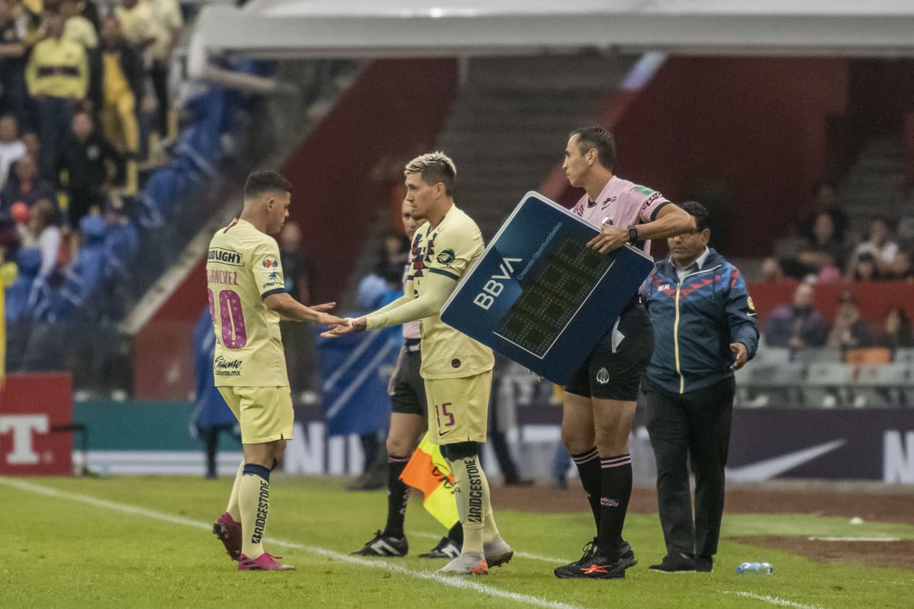 Tras su debut en el Clausura 2020, Nicolás Castillo sufrió una lesión en el muslo por lo que tuvo que ser intervenido quirúrgicamente.