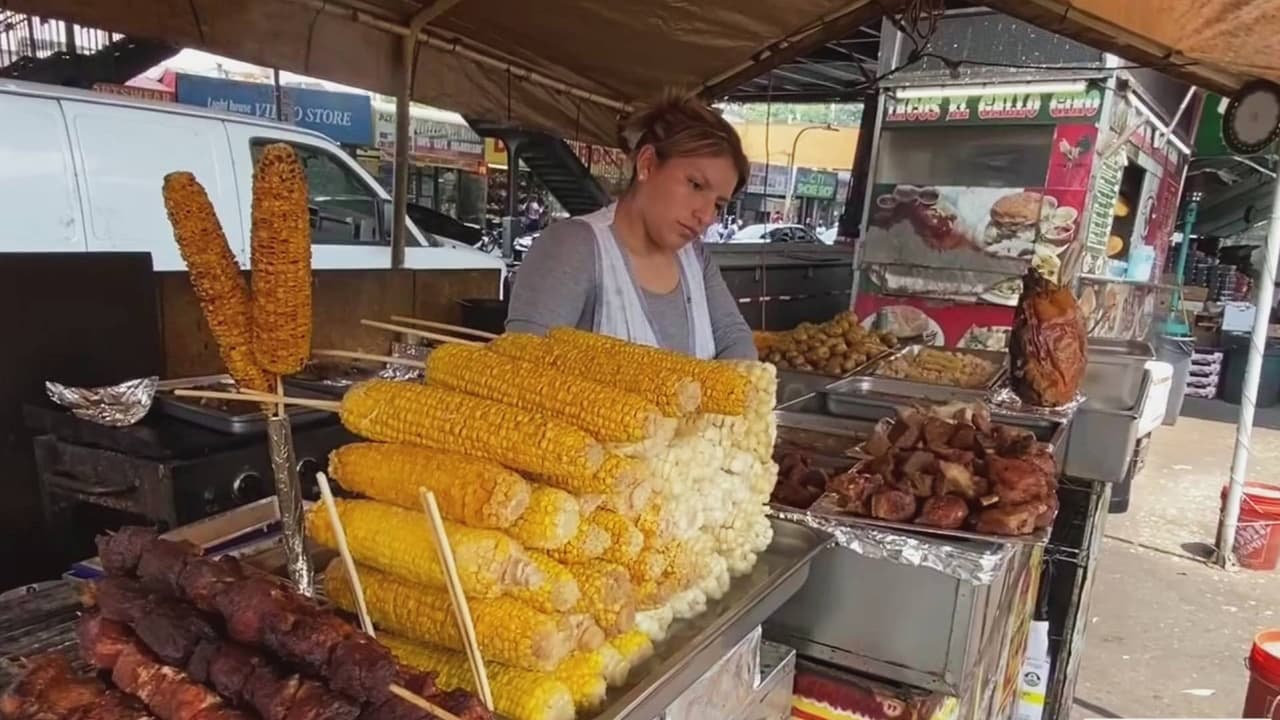 Entre multas y permisos limitados sobreviven vendedores ambulantes en Nueva York