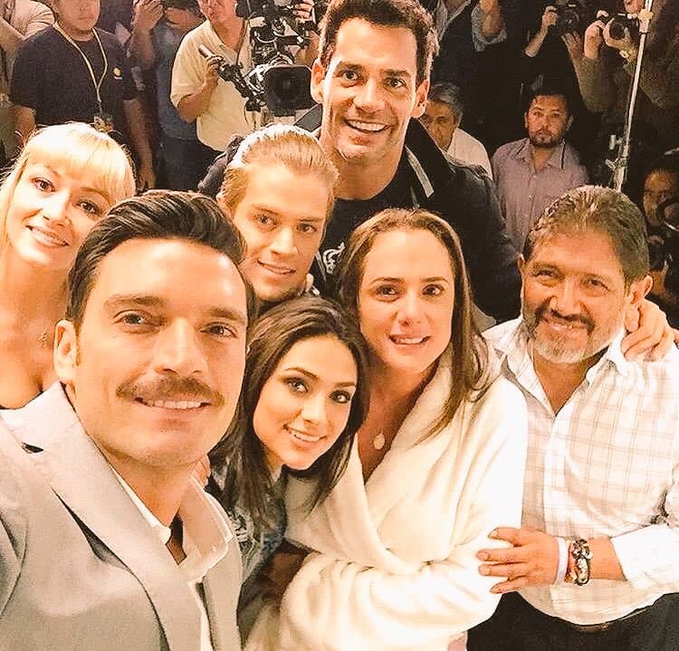 <b>Laura</b> se quedó con grandes amistades dentro de esta historia, pues tuvo la oportunidad de trabajar junto a
<b> <a href="http://www.univision.com/temas/julian-gil">Julián Gil</a>, <a href="http://www.univision.com/temas/cristian-de-la-fuente">Cristián de la Fuente</a>, <a href="http://www.univision.com/temas/betty-monroe">Betty Monroe</a></b> y otros actores.