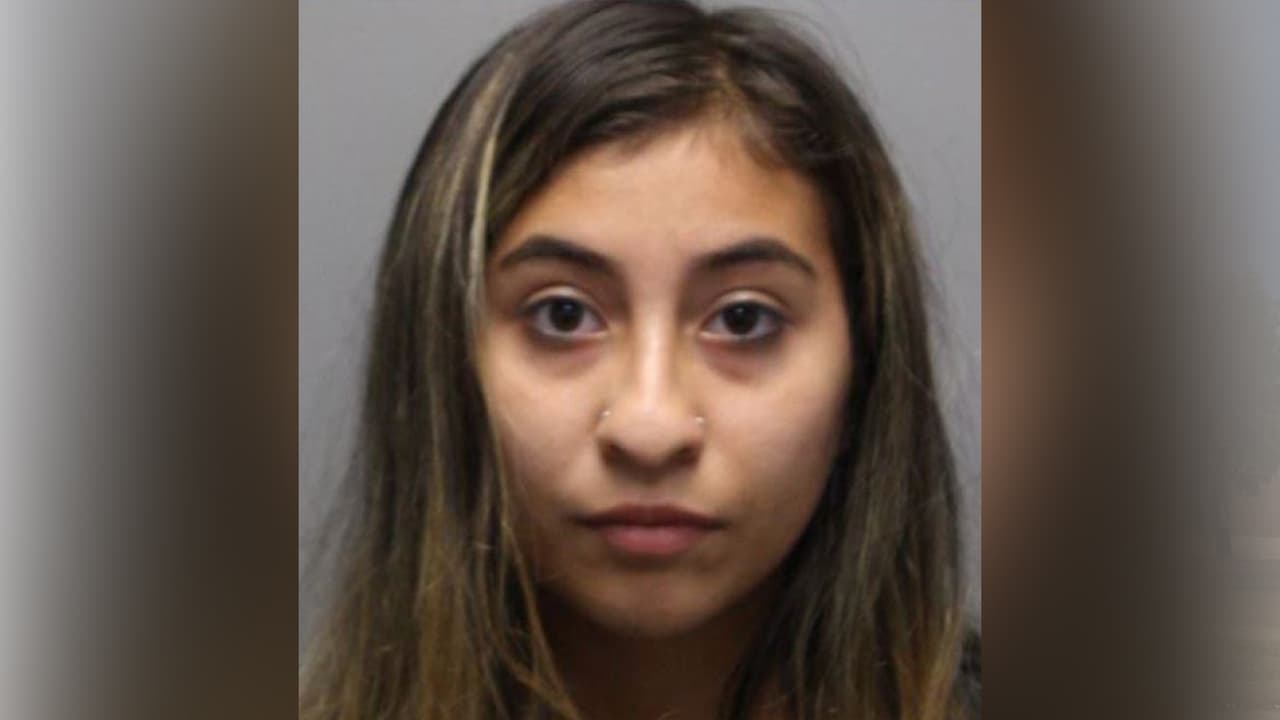 April Zavala, de 17 años, también participó en la pelea. De acuerdo con las autoridades, una persona vio lo que estaba ocurriendo.