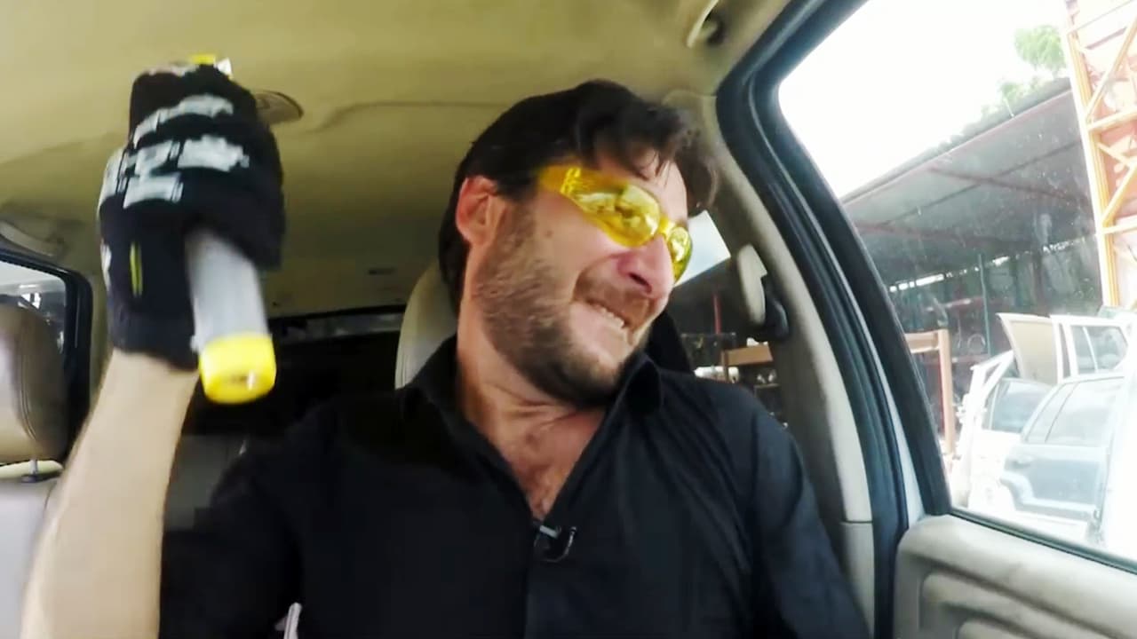 <u><b>Contenido relacionado</b></u>
<br>
<br>¿Sabes cómp reaccionar si tu auto ha caído al agua o se ha quedado varado durante una inundación? Escucha los recomendaciones de Jaime Gabaldoni para saber qué pasos seguir ante una situación de emergencia. Además, entérate qué herramientas podrán salvarte la vida si debes escapar rápidamente de tu vehículo.