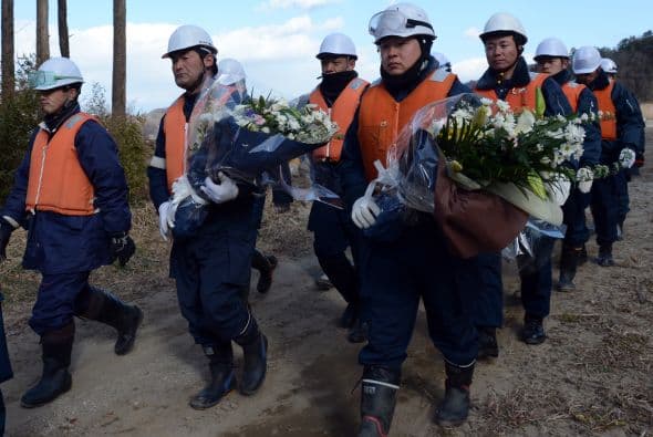 La conmemoración de este hecho sirve para poner de relieve los desafíos de la lucha del país para limpiar la radiación, reconstruir comunidades perdidas y determinar nuevas energías y estrategias económicas.