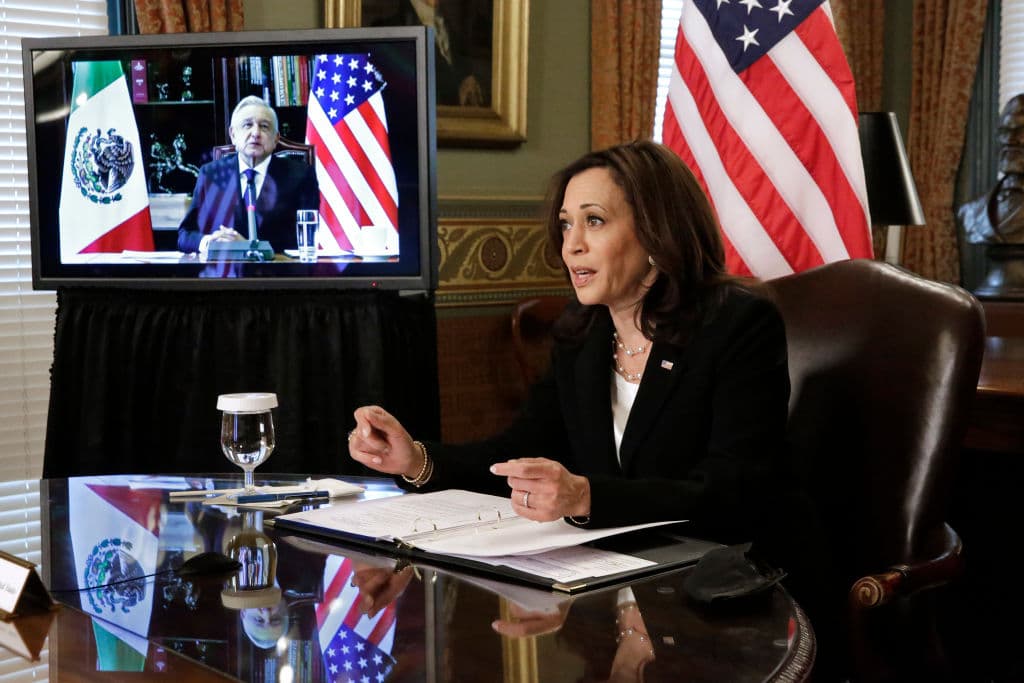 AMLO se muestra conciliador con Harris horas después de haber acusado a EEUU de intervencionista