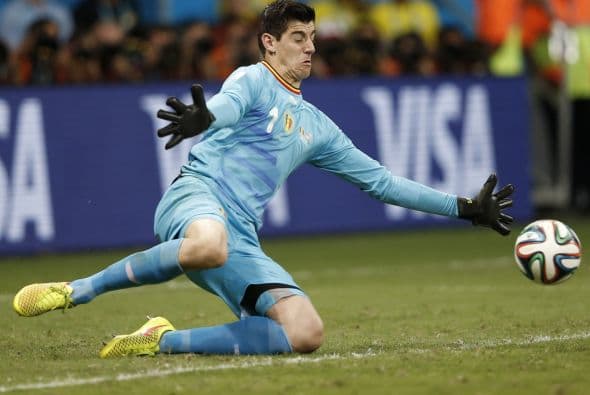 El portero belga Thibaut Courtois, quien tuvo una gran temporada con el Atlético de Madrid y una buena participación en Brasil, hizo que Chelsea se volviera a fijar en él para competir con Petr Cech.