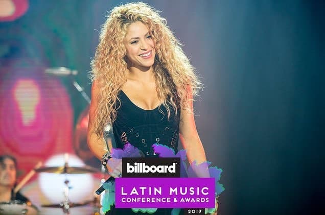 Días después se enteró de que había recibido nueve nominaciones a los premios Billboard, de las cuales ganó dos. 
<br>