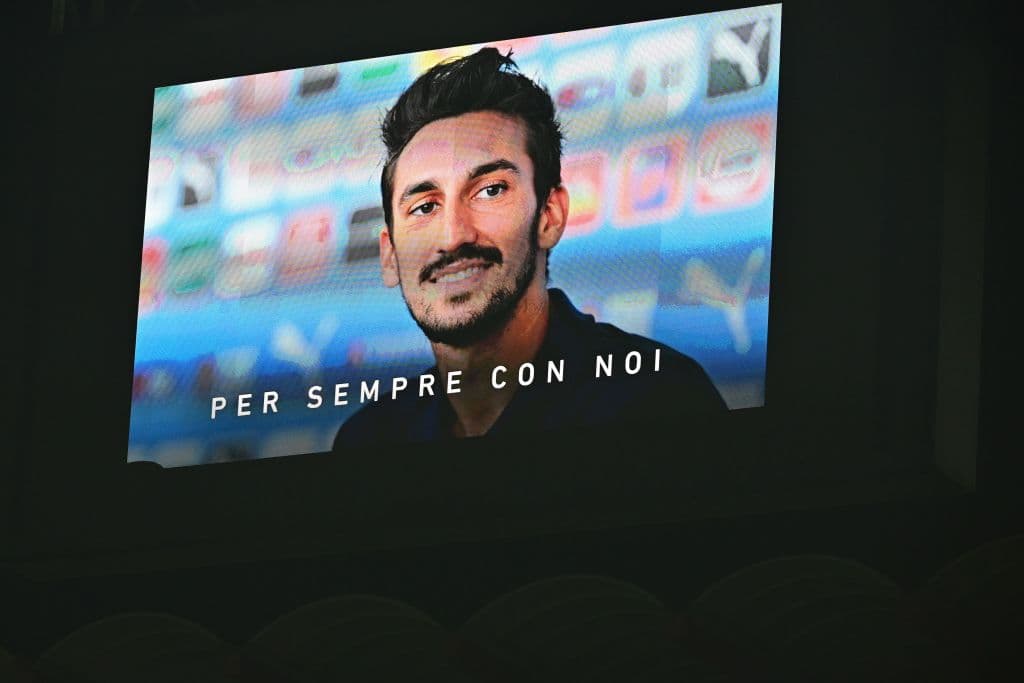 Se le rindió homenaje a Davide Astori durante el partido entre el AC Milan y Udinese, quien murió de un ataque cardiaco mientras dormía en el 2018. Fue jugador del Milan y la Fiorentina.