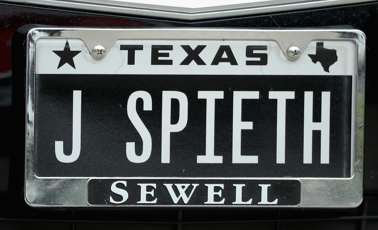 Además, deberá proporcionar evidencia de haber completado el 
<a href="https://www.dps.texas.gov/internetforms/Forms/DL-7.pdf" target="_blank">Impact Texas Driver (ITD) y un curso de educación vial para adultos de seis horas</a>, si tiene entre 18 y 24 años de edad (no se aplica a los nuevos residentes que tienen 18 años de edad o más y que entregan una licencia de conducir válida y vigente de otro estado).