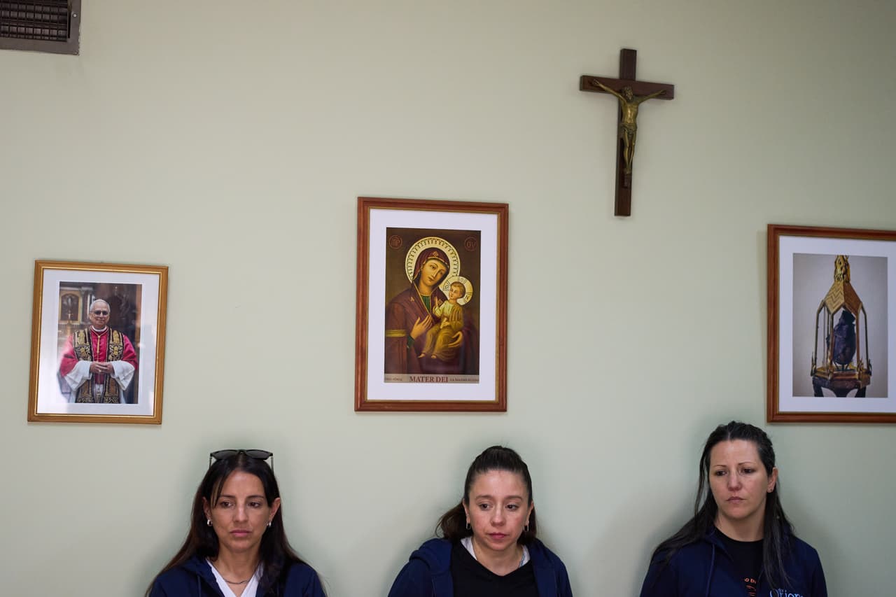Empleados asisten a una reunión en el Pequeño Cottolengo Don Orione, un hogar para personas con discapacidad que será visitado por el Papa León XIV en noviembre, en Buenos Aires, Argentina, el jueves 24 de septiembre de 2026.
