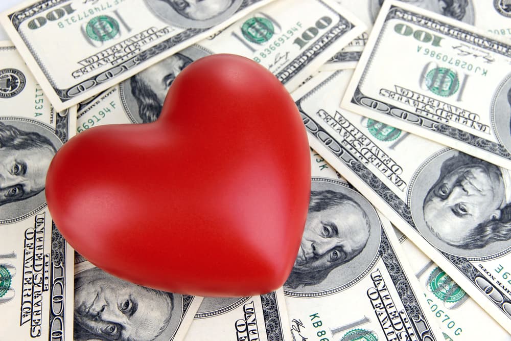 <b>Géminis</b>
<br>
<u>Cambios sustanciales en tu economía, y el amor</u>
<br>La influencia de Urano en este período astral, previo a lo que será el tránsito por tu signo en algunos años significa el inicio de un período de prosperidad económica en el que los desempleados encontrarán trabajo y los que ya lo tienen serán reconocidos, recompensados y promovidos. Todo esto influirá también de forma positiva en tu vida amorosa.
<br>