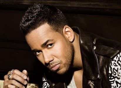 'El Rey de la Bachata' es como los buenos vinos, entre más años, más sabroso se pone... Tenemos para ti sus poses para derretir.