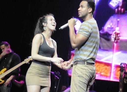 En sus conciertos le encanta elevar la temperatura.