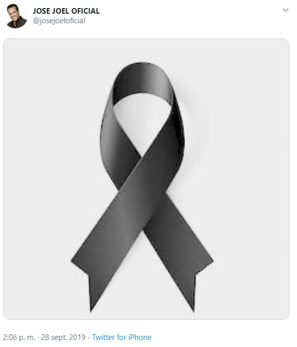 Sin embargo, José Joel, primogénito del cantante, 
<b><a href="https://www.univision.com/famosos/famosos-lamentan-la-muerte-de-jose-jose-en-redes-sociales-fotos">expresó su luto</a></b> con una imagen en su cuenta de Twitter, sin escribir palabras.
<br>
