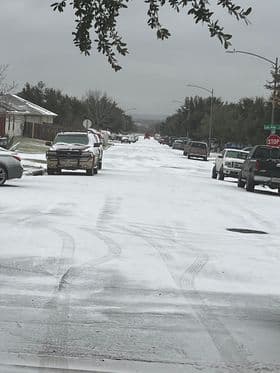 En Del Valle se registró una ligera nevada que es digna de postal invernal, como esta, captada por Mayo Primavera.