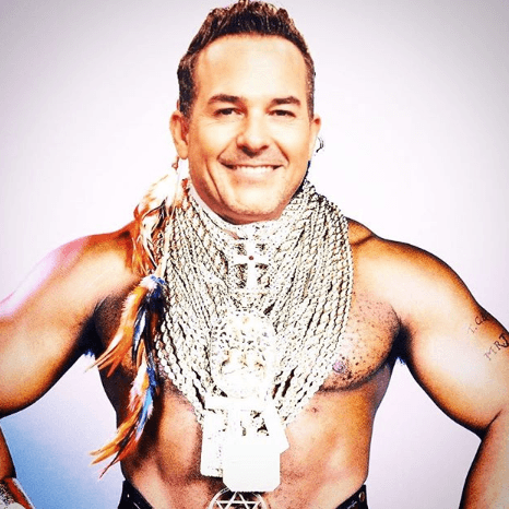 Reirse de la vida y hasta de uno mismo. Carlos Calderón es el vivo ejemplo de que hay que divertirse todos los días.