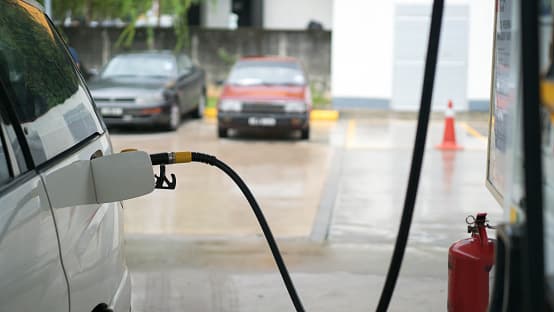 Amarillo con un promedio de $2.33 el galón.