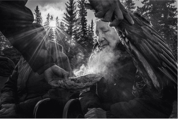 El rayo de sol se coló en esta imagen para dar el toque de iluminación perfecto.