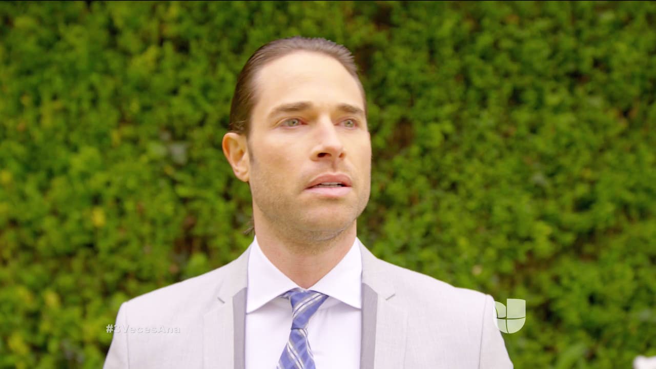 Santiago tiene constantes recuerdos de una hermosa mujer.