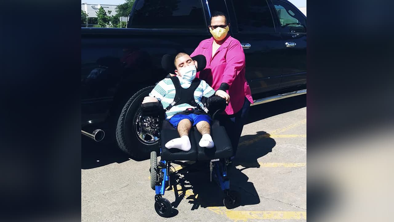 “Óscar lo logró y no se va a quedar ahí, va a seguir en la misma escuela estudiando la preparatoria, ahí puede ir hasta el noveno grado”, concluyó Martínez