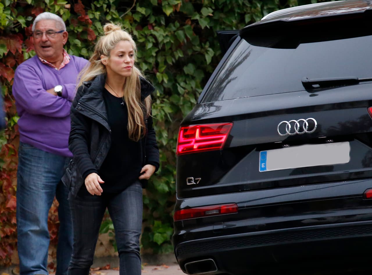 Es una mami tan dedicada que cada mañana ella misma se encarga de llevar a Milan al colegio.